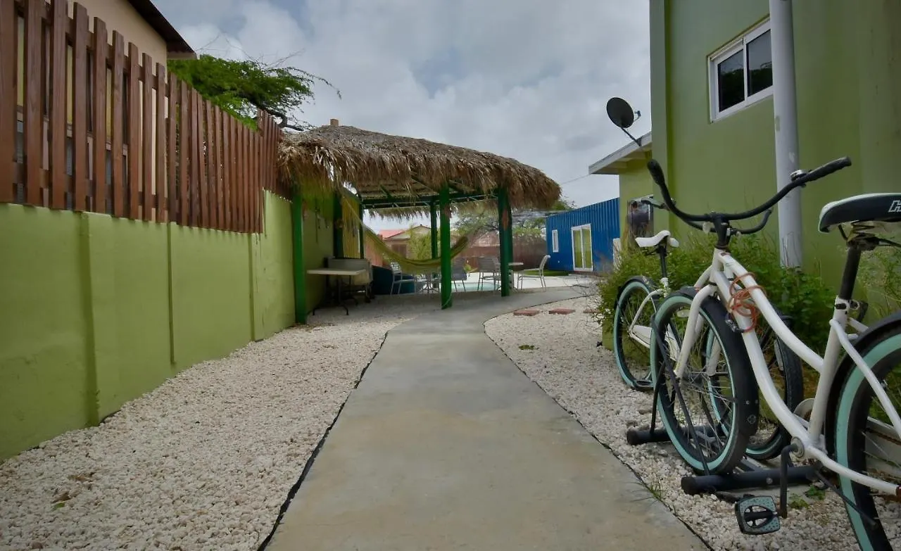 Pista Q Hostel And Apartments Oranjestad