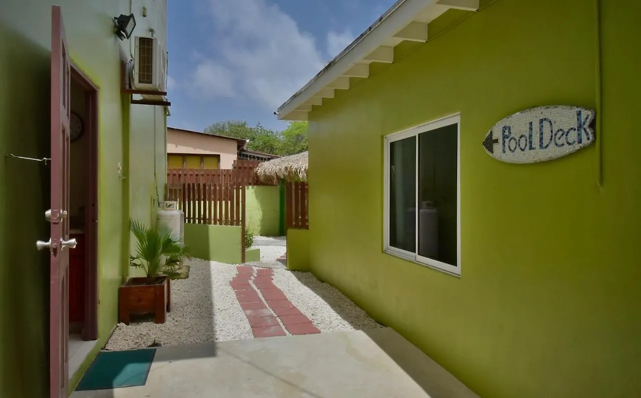 Pista Q Hostel And Apartments Oranjestad