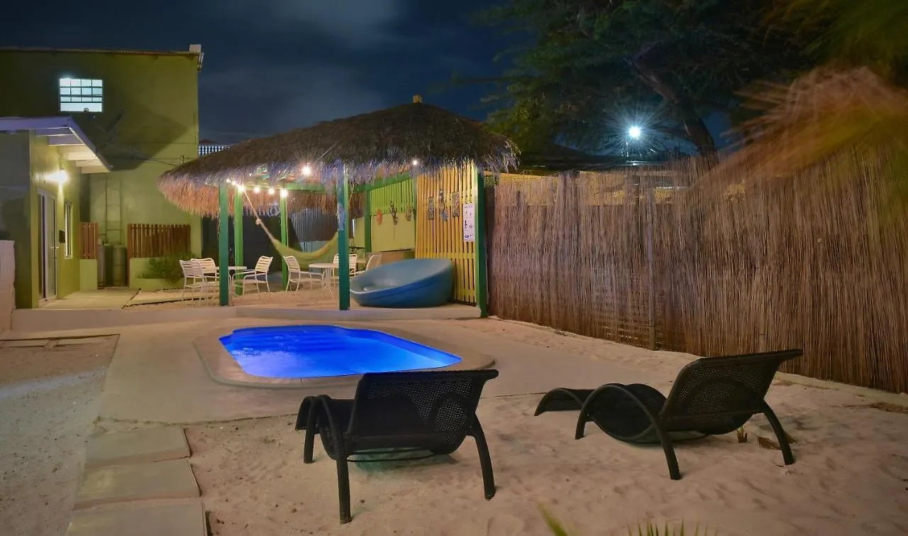 Pista Q Hostel And Apartments Oranjestad